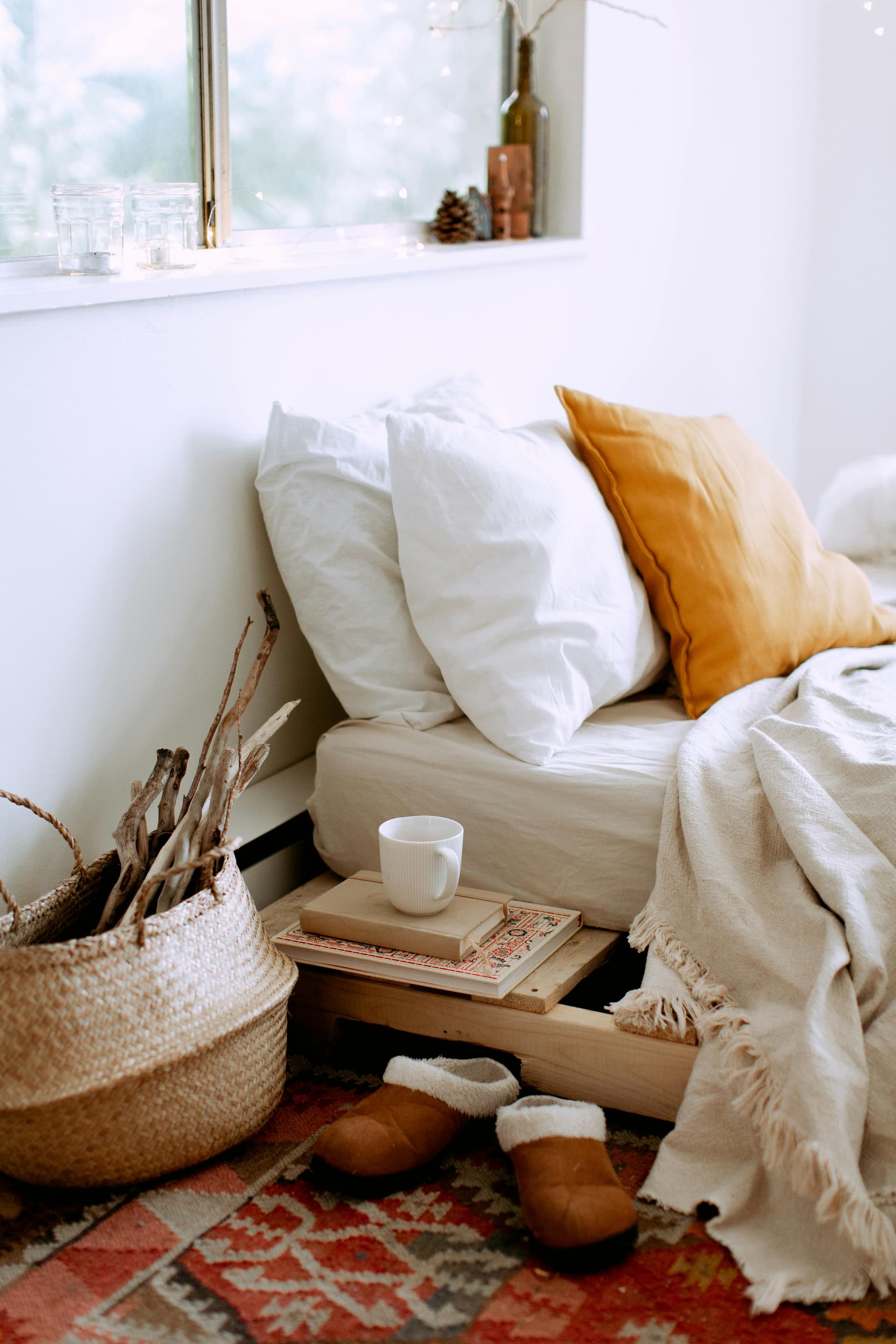 HOME & LIVING